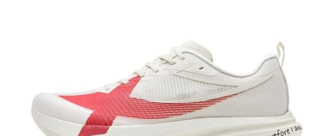 XTEP 2000km 5.0 PRO running shoe in red and white, side view